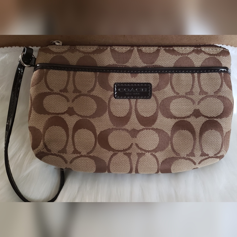 EUC COACH WRISTLET